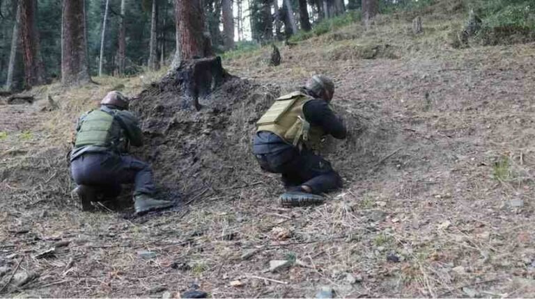 kishtavaad Encounter : किश्तवाड़ में सुरक्षाबलों और आतंकियों के बीच भीषण मुठभेड़ जारी, जैश के तीन आतंकी घेरे में