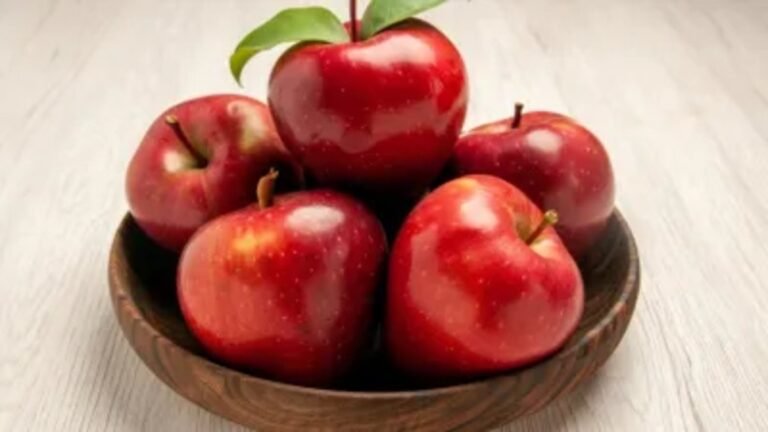 Right Time To Eat Apple : सुबह या रात? जानें कब मिलेगा ज्यादा फायदा