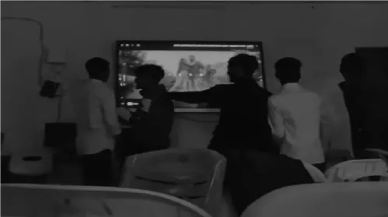 Balrampur School Video : सरकारी स्कूल में पढ़ाई के वक्त भोजपुरी गाने पर हंगामा, वीडियो वायरल