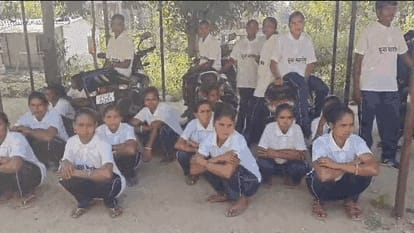 Naxalite surrender : नक्सलियों के गढ़ में बड़ी सेंध, दंतेवाड़ा में 63 माओवादी हुए मुख्यधारा में शामिल