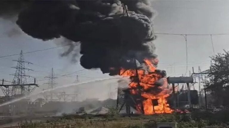 बिलासपुर के मोपका सब स्टेशन में भीषण आग, शॉर्ट सर्किट की आशंका