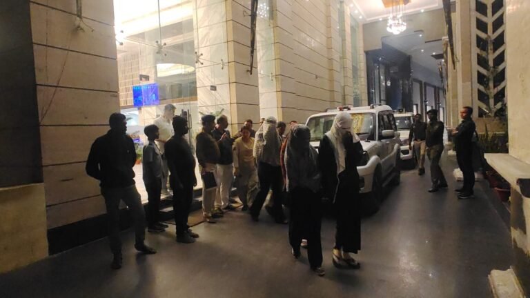 बिग ब्रेकिंग:रायगढ़ के होटल ट्रिनिटी के सनराइज स्पा एंड सैलून में देह व्यापार का भंडाफोड़, संचालक व मैनेजर गिरफ्तार