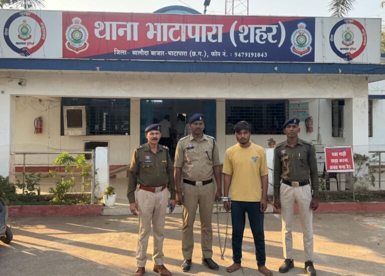 भाटापारा मेहता नगर बस्ती में युवक की हत्या के मामले में पुलिस ने त्वरित कार्रवाई करते हुए रिपोर्ट के महज 8 घंटे के भीतर आरोपी को हिरासत में ले लिया।