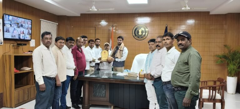 गिरौदपुरी में गुरु दर्शन मेला के सफल संचालन हेतु समाज द्वारा कलेक्टर बलौदा बाजार को धन्यवाद ज्ञापित किया गया